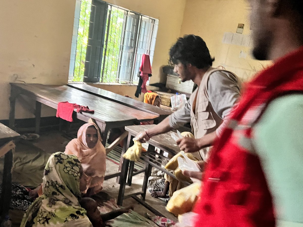 HamidKysar's tweet photo. Since yesterday, working actively in #CycloneMocha response with my #YASID team in cyclone centres of Cox’s where many families from coastal have sheltered . https://t.co/7BJnlKnmti