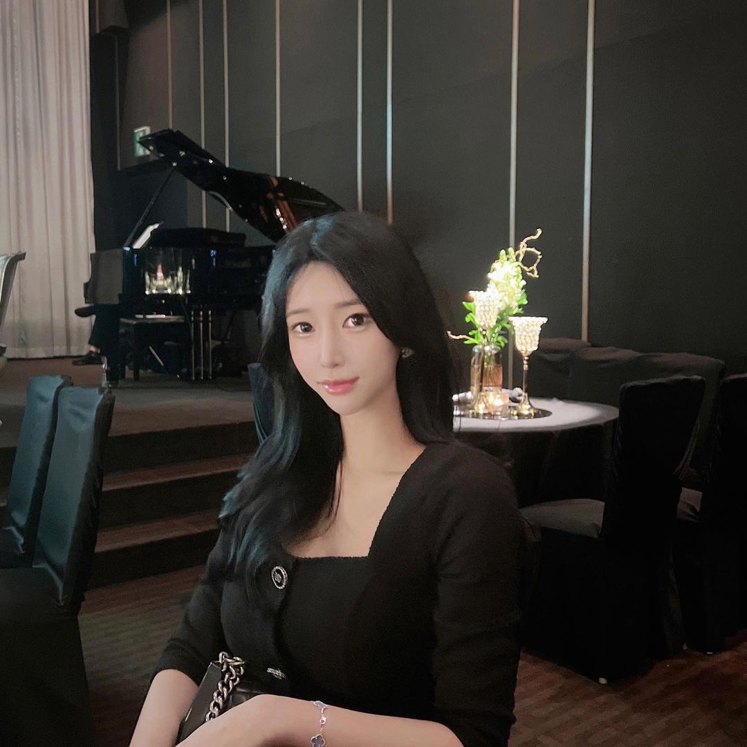 Want to say some lovely nonsense with you in the evening breeze number stars know the moon also come to listen