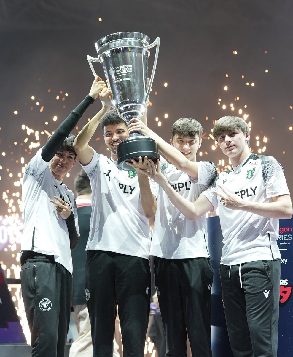 🏆Grazie a questi ragazzi che ci hanno fatto sognare, grazie a tutti quelli che ci hanno seguito all'alba dandoci così tanto calore. 
🇮🇹 L'Italia è sul tetto del mondo, e da qui è tutto più bello!

#GoTotem