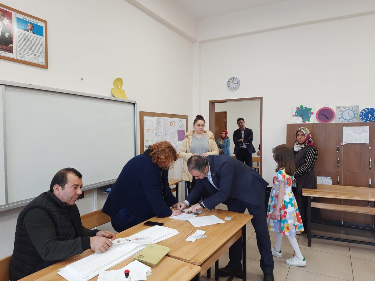 Ademdizer1's tweet photo. Ülkemizin mutlu, huzurlu, güzel geleceği için oyumuzu kullandık. Tüm vatandaşlarımızın kullanacakları oyların, hayırlı olmasını temennisiyle seçimlerin sakin, huzurlu ülkemize yakışır şekilde tecelli etmesini diliyorum. 
#2023TürkiyeGenelSeçimleri https://t.co/qyLmjzvh9L