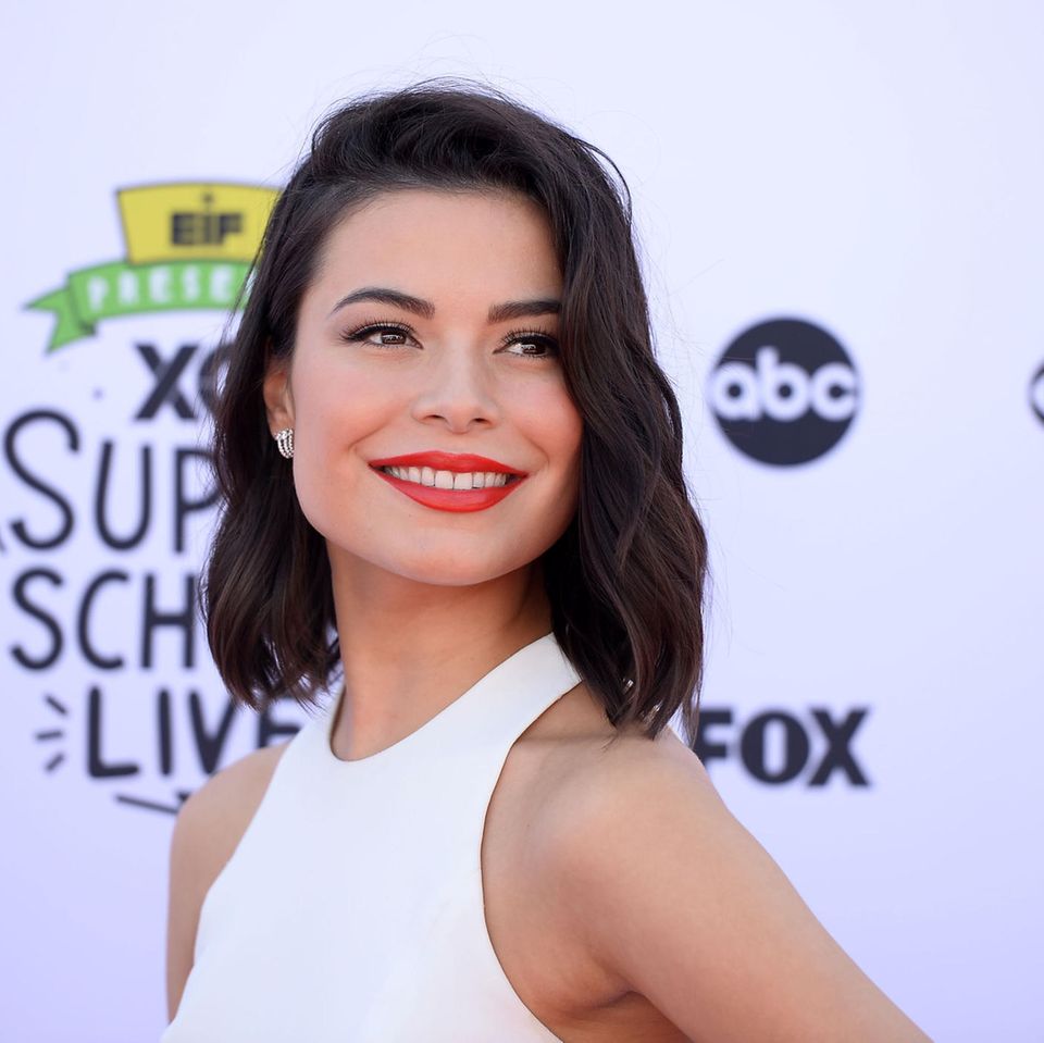 Happy Birthday to the beautiful Miranda Cosgrove 