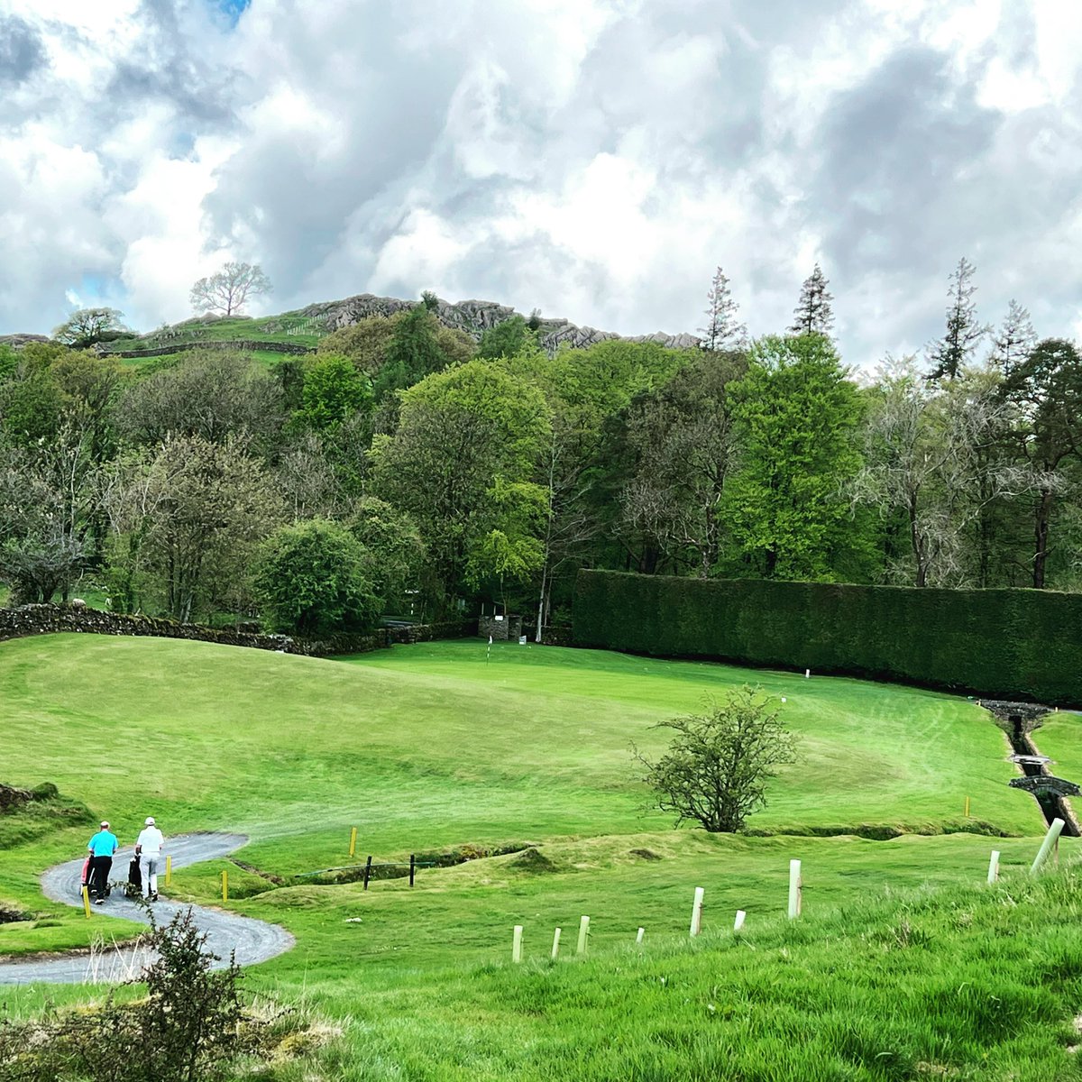 WindermereGolf's tweet photo. Brant Fell in the background overlooking the 15th hole. β°οΈ β³οΈ
#brantfell #windermere #golf #lakedistrict #golfers #cumbria #fellsofthelakedistrict https://t.co/52IW5iV4lV