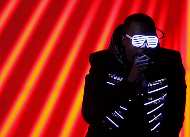 OmarTheWheat's tweet photo. Anyone else think 
that Ukraine's performance 
at the #Eurovision2023 grand final 
looks like what would happen 
if Kanye West saw 
the Bollywood movie Enthiran 
and then turned up the next day with 
"a great idea". https://t.co/HRp3WyWaN2