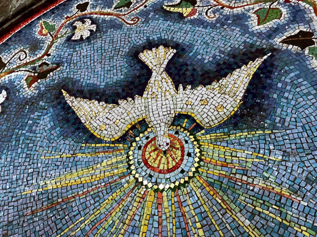 xRajchel's tweet photo. Dziwne to połączenie nieba z ziemią, Boga z człowiekiem, dziwne .. Bez tej tajemnicy nie ma Kościoła i nie ma chrześcijanina .. ✔️ xMR https://t.co/A1uXM1DNw2