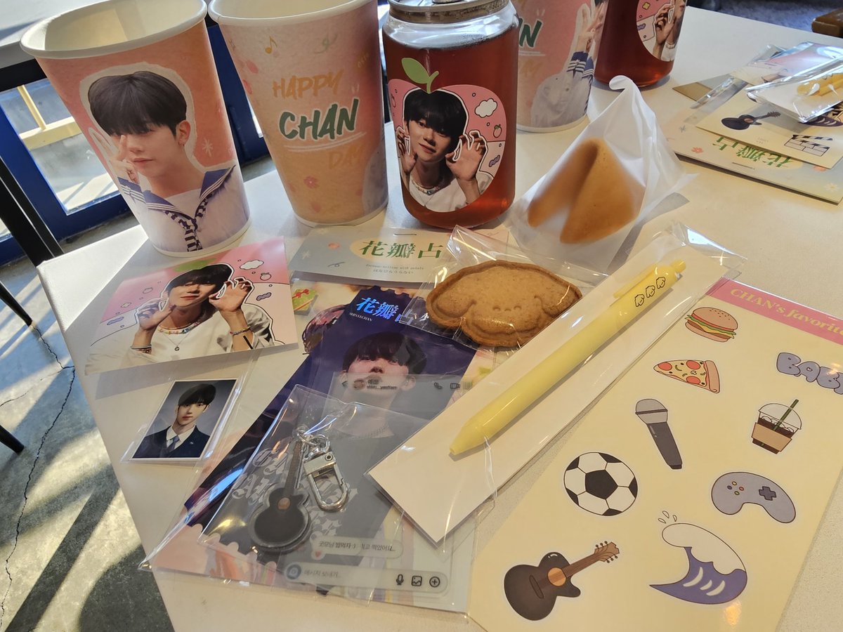 Shin_YC_0514's tweet photo. #예찬아_너의_계절이야
#오메가엑스 #신예찬 #예찬 #YECHAN #HAPPY_YECHAN_DAY 
계단 글귀에 놀라고 그림에 놀라고👍
오늘 하루 끝나지 않았지요😇 https://t.co/rXwTBIoAwt
