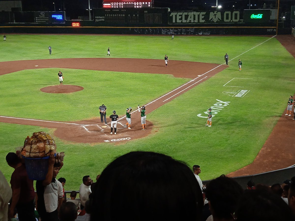 isy_yam's tweet photo. 🏟️⚾🦁vs🏴‍☠️ https://t.co/V29AYVf4LF