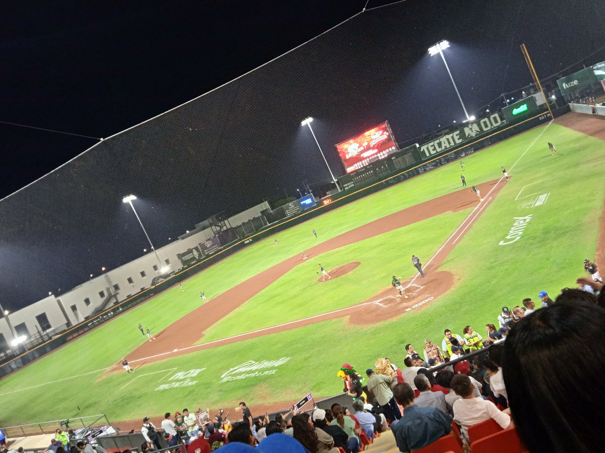 isy_yam's tweet photo. 🏟️⚾🦁vs🏴‍☠️ https://t.co/V29AYVf4LF