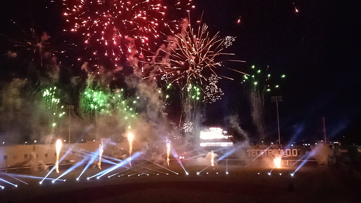 isy_yam's tweet photo. 🏟️⚾🦁vs🏴‍☠️ https://t.co/V29AYVf4LF