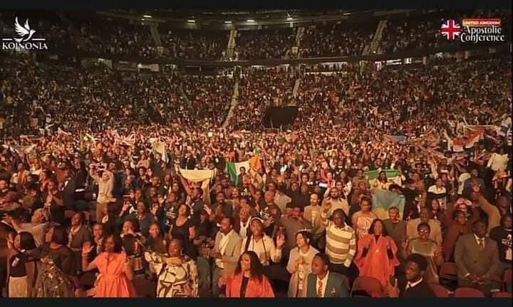 mikebamiloye's tweet photo. JESUS SHUT DOWN THE OA 21,000 CAPACITY ARENA! https://t.co/Xr6cgek6PX