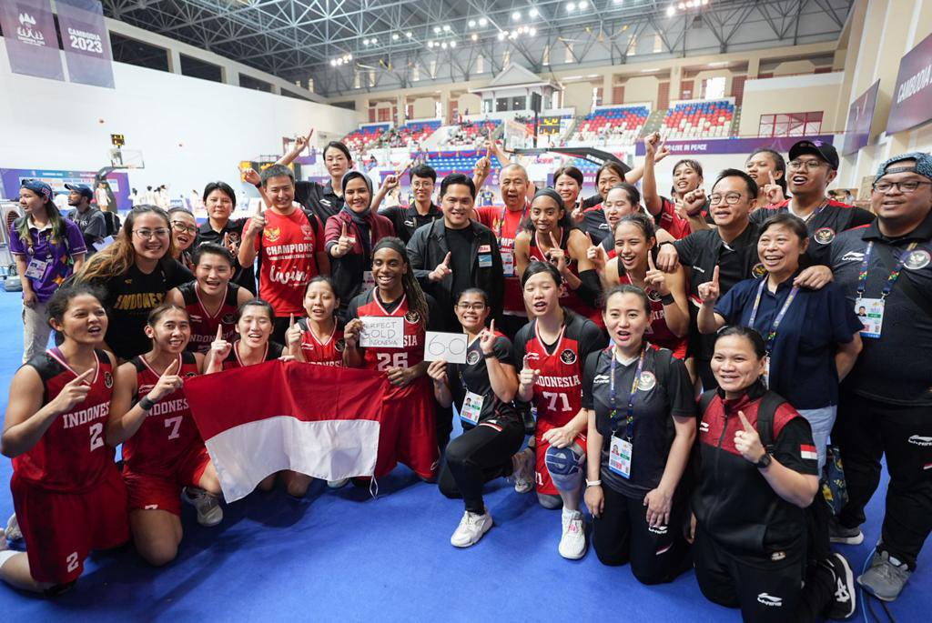 erickthohir's tweet image. Selamat untuk Tim Basket Putri Indonesia yang berhasil mencetak sejarah di SEA Games.

Penantian emas selama 64 tahun akhirnya usai dan ini tidak lepas dari kerja keras seluruh pihak.