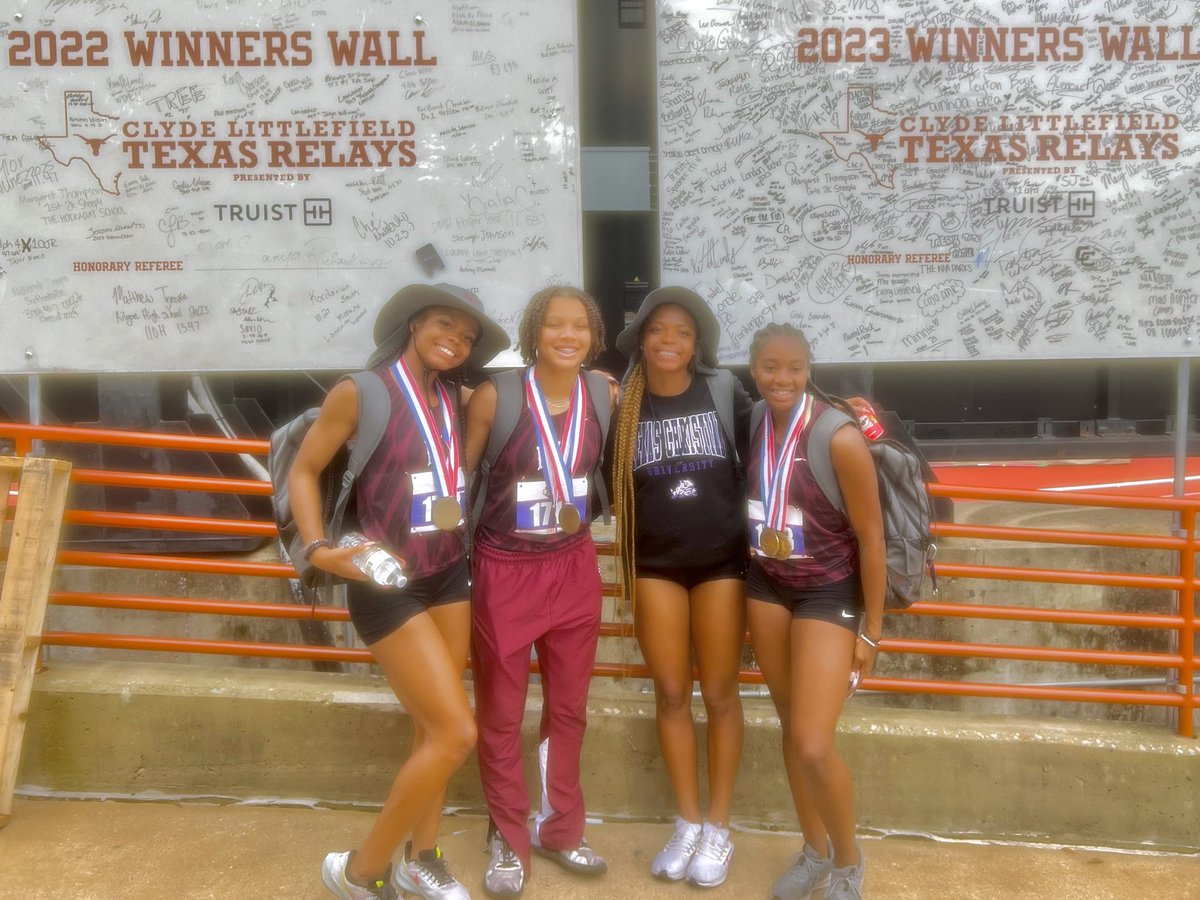 Rockmel22's tweet photo. Take ✌🏽! UIL State 6A  Bronze medal winners!  4 x 200 relay with a Lewisville PR of 1:36.15! So proud! @lhscc_track @FarmersSoftball @TCUTrackField @UGASoftball #farmerpride #longmaroonline https://t.co/oVfuWFOCAx