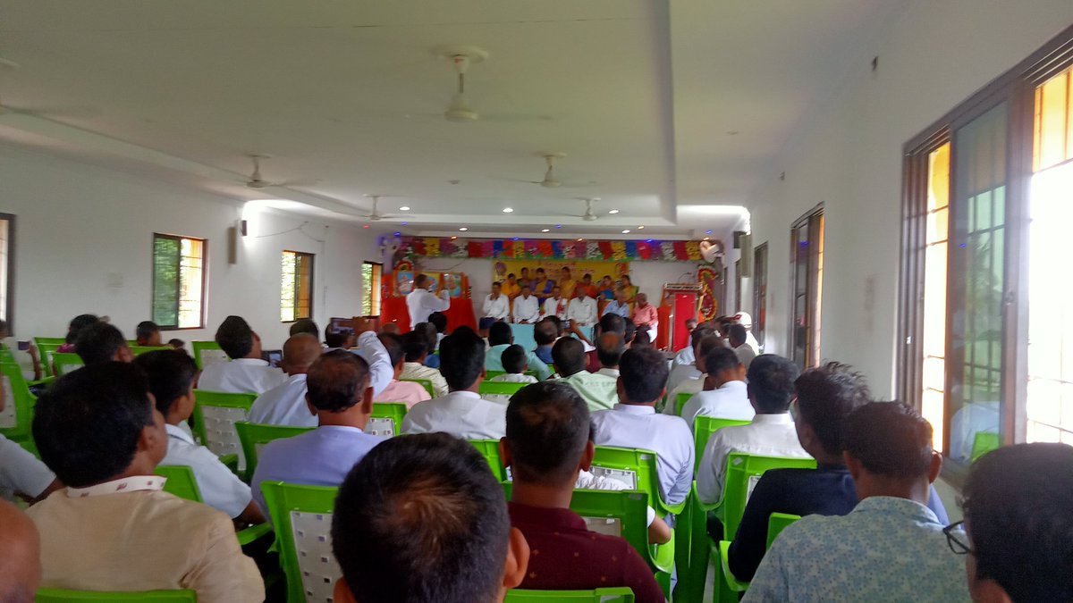 Ashok_0573's tweet image. #PradhanAcharya and #Sampadak Baithak being held #SSMVASUDEVPUR Near #Hanumanvatika .
Meritorious students of North Eastern odisha are felicitated on this Auspicious occasion .