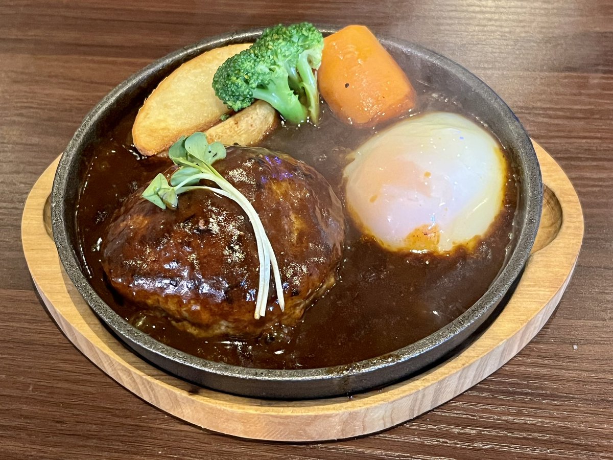motoyamountain's tweet photo. 長崎に行くついでに大村寄って初TORI-Kさんでランチを

ハンバーグうま♡

楽器がたくさん

ごちそうさまでした

#ToriK https://t.co/kA2LIKpE5Y