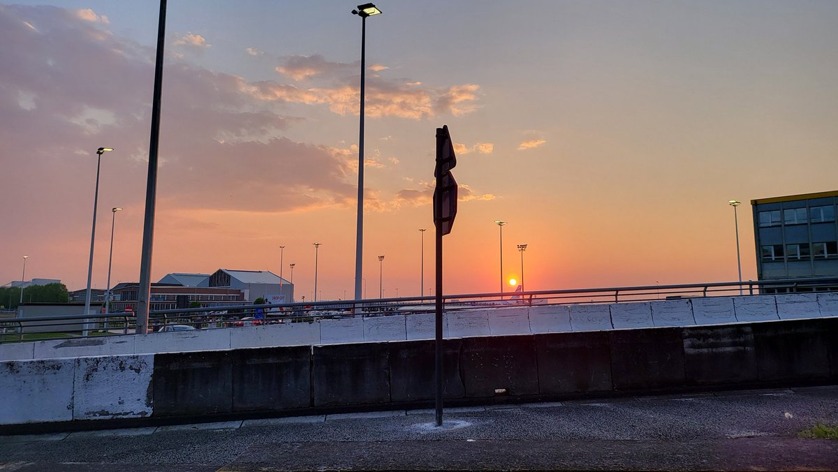 MishManners's tweet image. Made it to Antwerp for #Techorama 💛💚 who am I seeing here? Who should I look out for?