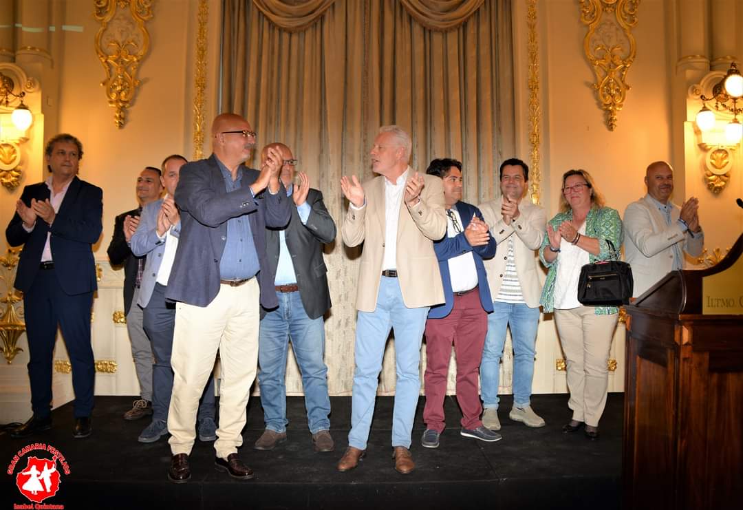 JorgeLahoudH's tweet photo. LLENAZO ABSOLUTO !!! en el Inicio de Campaña Electoral en el Gabinete Literario

Cada día MÁS claro que somos la..

ÚNICA ALTERNATIVA !!!

Compromiso, Realidad, Futuro, Confíanza

Somos el partido de los Vecinos y los Barrios !!!

#OtraManeradeHacerPolitica
#HablemosAHORA https://t.co/P68Fpfsbgs