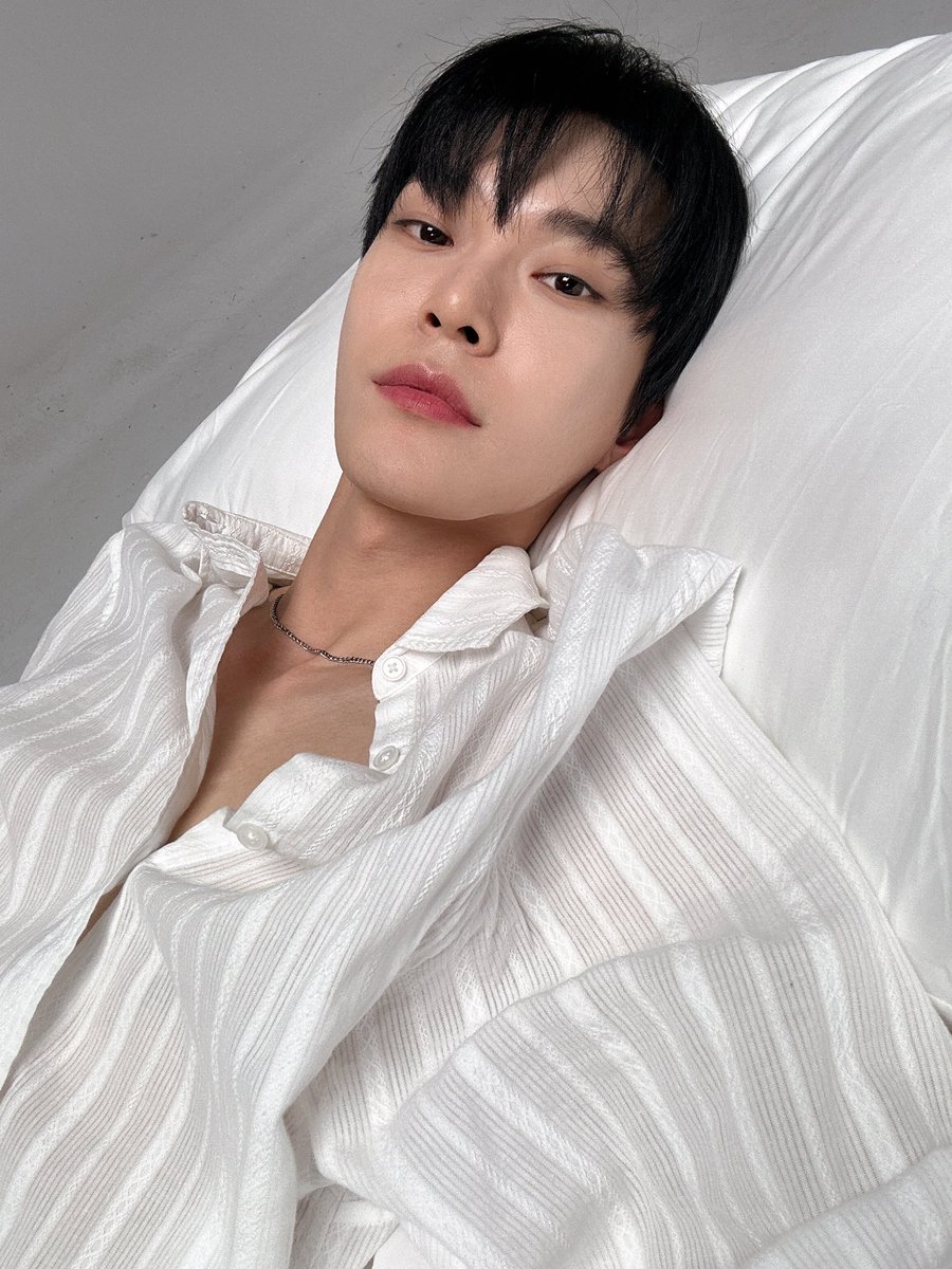 ً on Twitter "Bed doyoung debuted!"