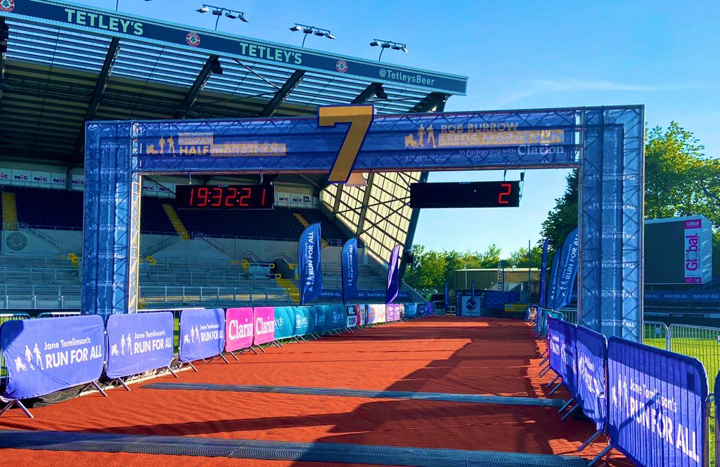 The stage is set…

💙🧡

📸 <a href="/RunForAll/">Jane Tomlinson’s Run For All</a> 

#RobBurrowLeedsMarathon