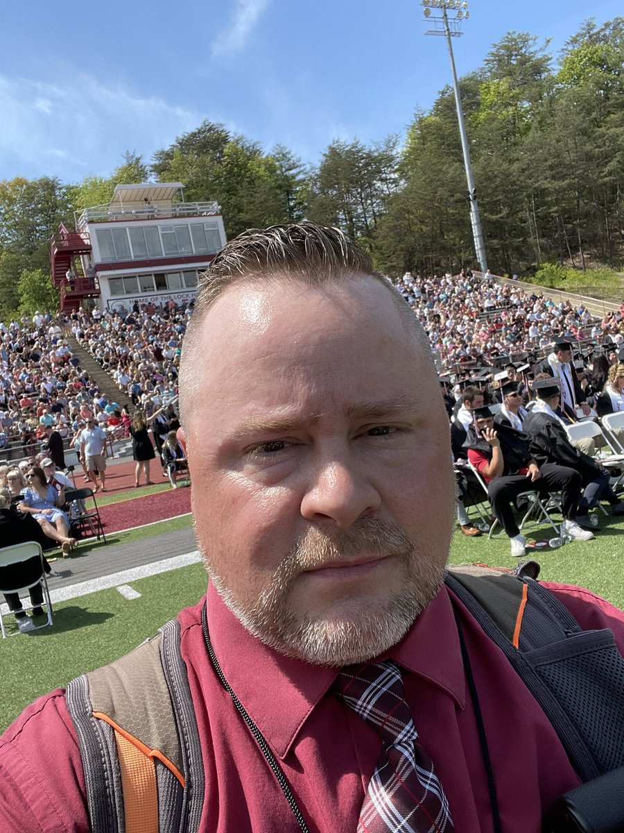 JayMoseph's tweet image. 🎬🎓📸🦅🐾 #LockedIn #HuskyUnleashed