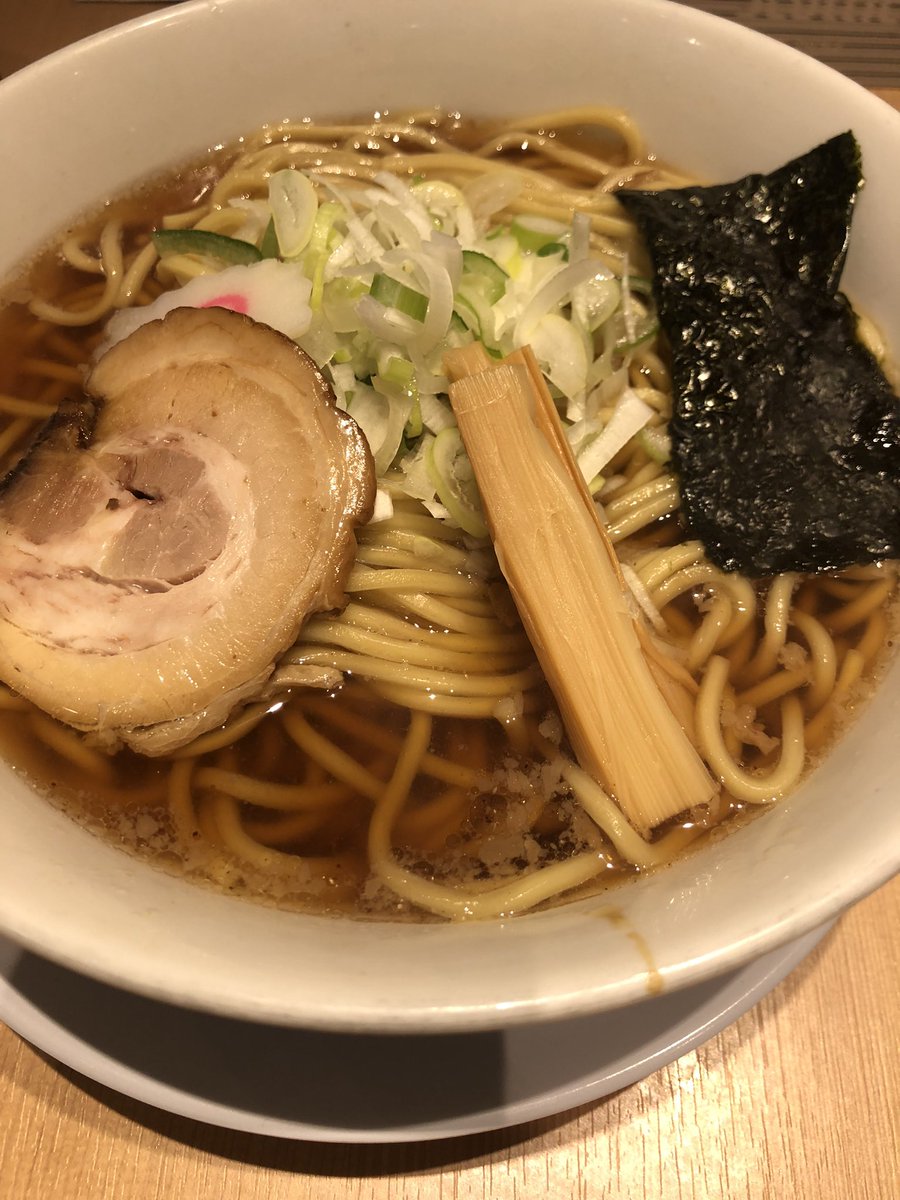 えびすこ 醤油ラーメン🍜
太麺で美味かった😋