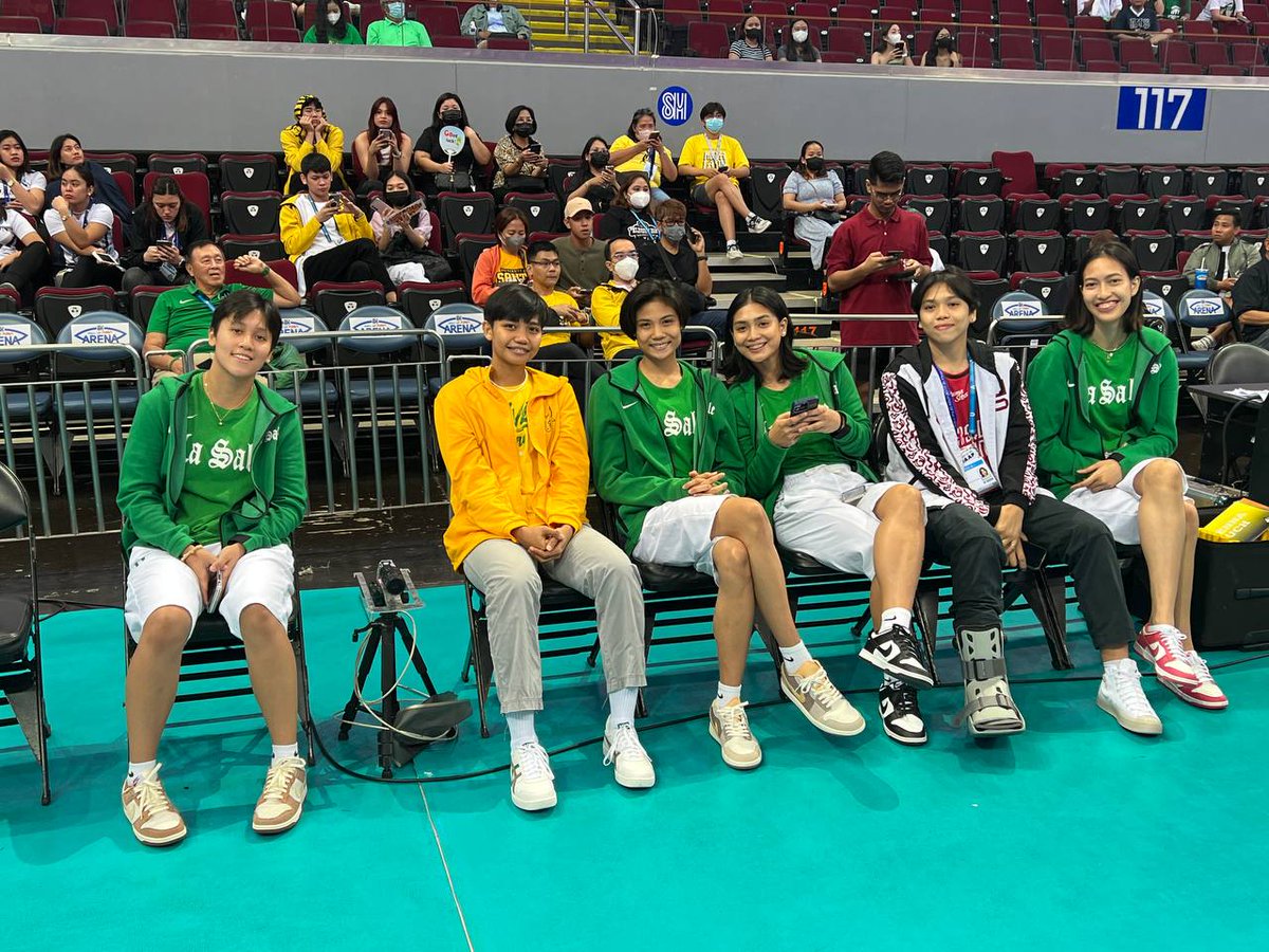 UAAP WOMEN'S VOLLEYBALL | LOOK:

It isn't official until it's official! Here are your #UAAPSeason85 women's volleyball awardees! 

LIVE UPDATES: rappler.com/sports/uaap/up…