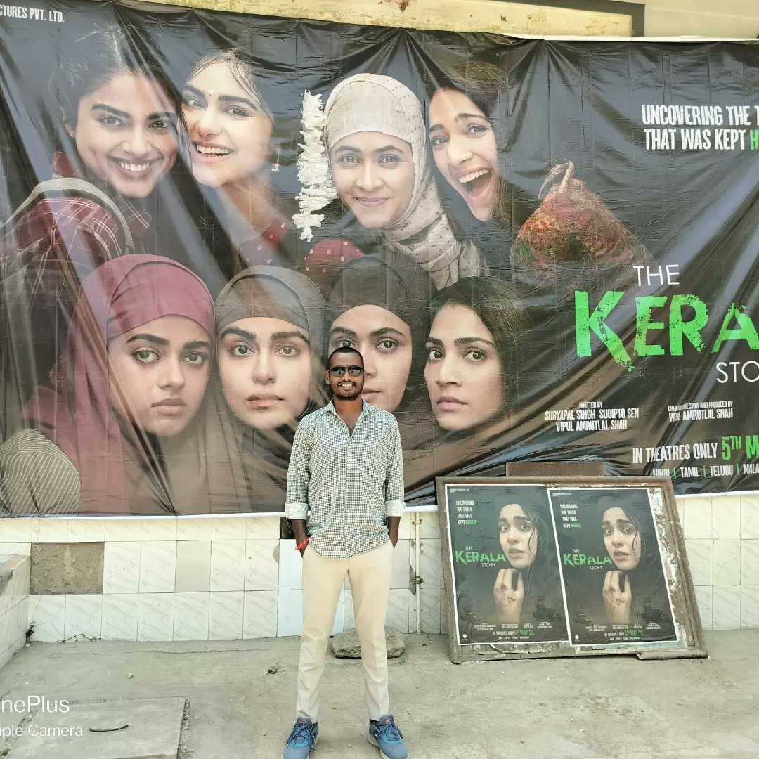 AkshayRTotawar7's tweet photo. हर भारतीय को ये मूवी जरूर देखनी चाहिए
every hindu's should watch it 
#TheKeralaStory एक मणक्याला थंडावा देणारी, सत्यकथेपूर्वी कधीही न सांगितलेली – भारताविरुद्ध रचले गेलेले एक धोकादायक षड्यंत्र उघड करणे. केरळ कथा हे केरळच्या विविध भागांतील तीन तरुण मुलींच्या सत्यकथांचे संकलन आहे. https://t.co/p1oyEUhBIW