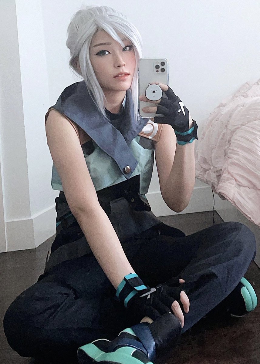 Jiyu on Twitter: "Hi @floaromaa ur cosplays are cool so i built you in minecraft!"