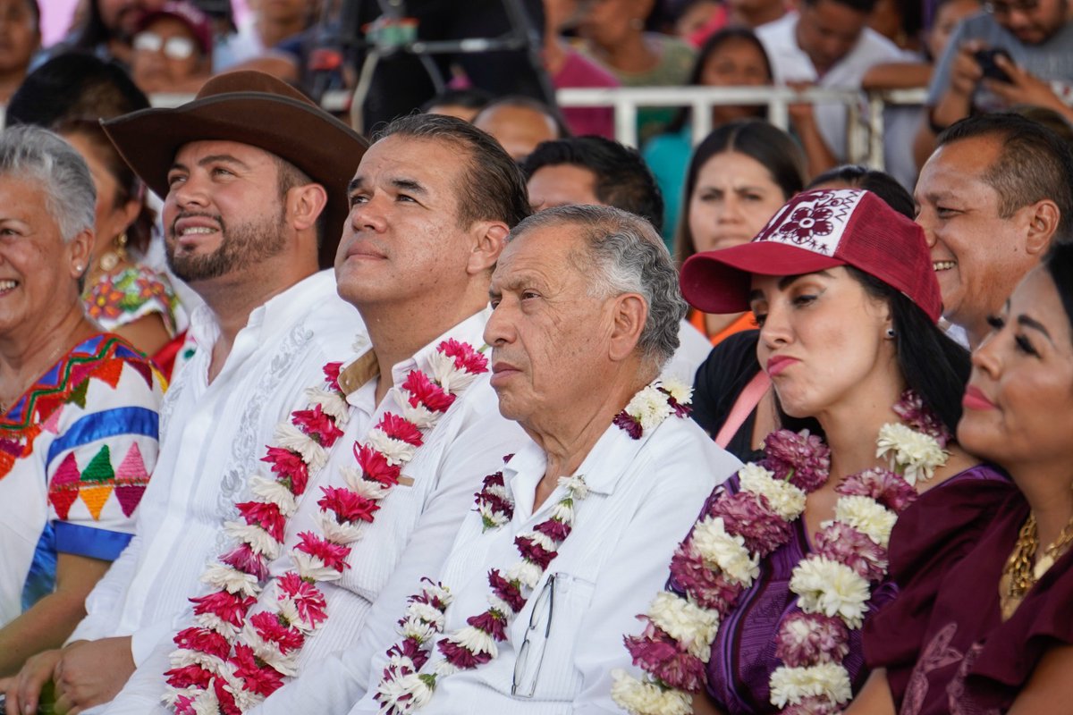 Desde Santa María Huatulco, acompañamos a la Jefa de Gobierno de la CDMX  Claudia Sheinbaum a su conferencia magistral “Políticas de Gobierno al Servicio del Pueblo”.