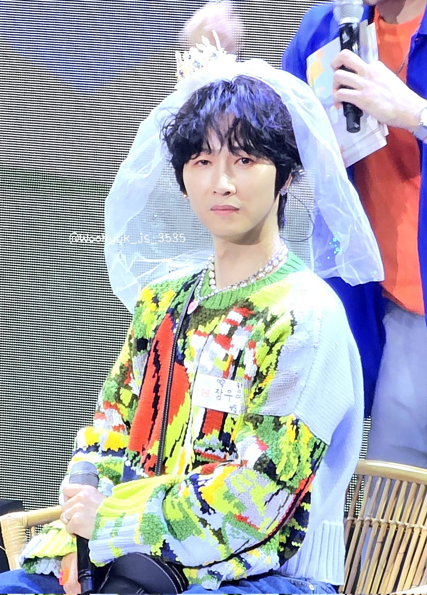 Woohyuk_js_3535's tweet photo. ㅋㅋㅋㅋㅋㅋㅋㅋㅋ 
오빠 뭔가 이세상 초월한 
제대로 현타온듯한 표정 ㅋㅋㅋ 🤭

이것들아 만족하냐?!!
네!!  네!!!  넘 예뻐욥!!!!😍👍💙

#장우혁2023팬미팅_첫째날
#우혁이를봄_소풍_230513
#신한play스퀘어라이브홀
#장우혁 #jangwoohyuk https://t.co/aUGxB671Y9