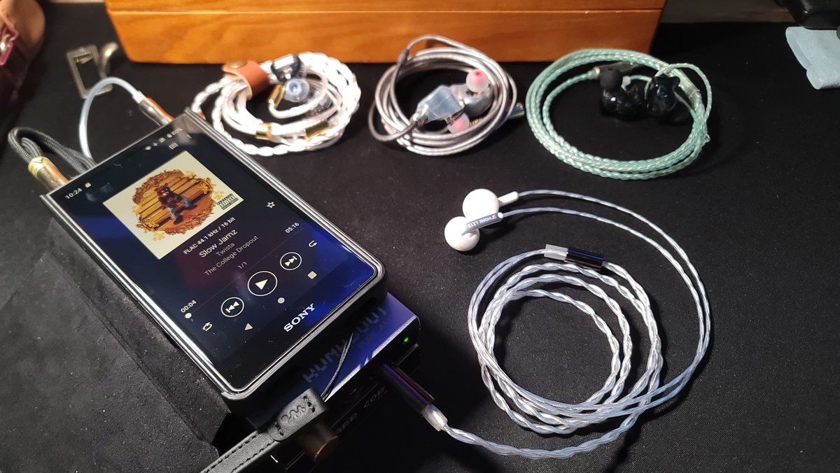 s2kphile's tweet photo. Earbud kind of night.
#VentureElectronics Monk Lite 120ohms & Runabout Pure Amp & Warpcore Slim. https://t.co/jXjN2Ao3LD