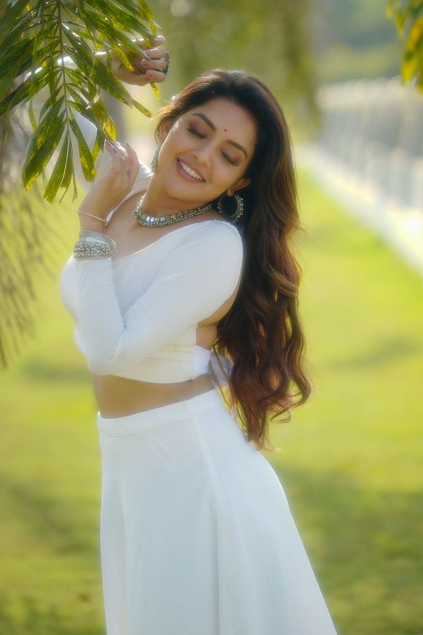 FwEMKmIaEAEDynU?format=jpg&name=900x900