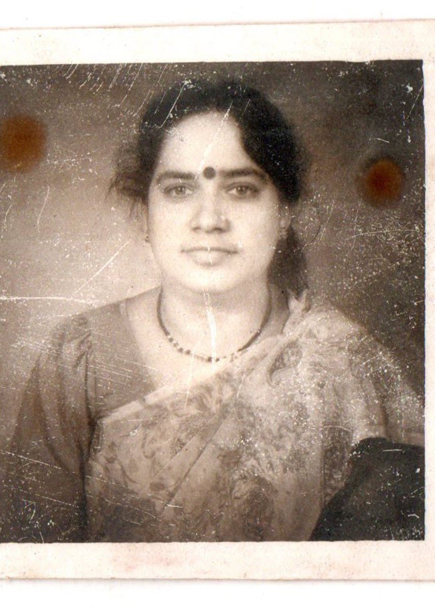 #MyMotherMyInspiration #MotherDay                    हम तो नहीं भगीरथ जैसे कैसे सिर से कर्ज उतारें तुम तो ख़ुद ही गंगाजल हो तुमको हम किस जल से तारें || तुझ पर फूल चढ़ाएँ कैसे तुम तो स्वयं कमल होती हो ||

 माँ तुम गंगा-जल होती हो !!  माँ तुम गंगा-जल होती हो !!
