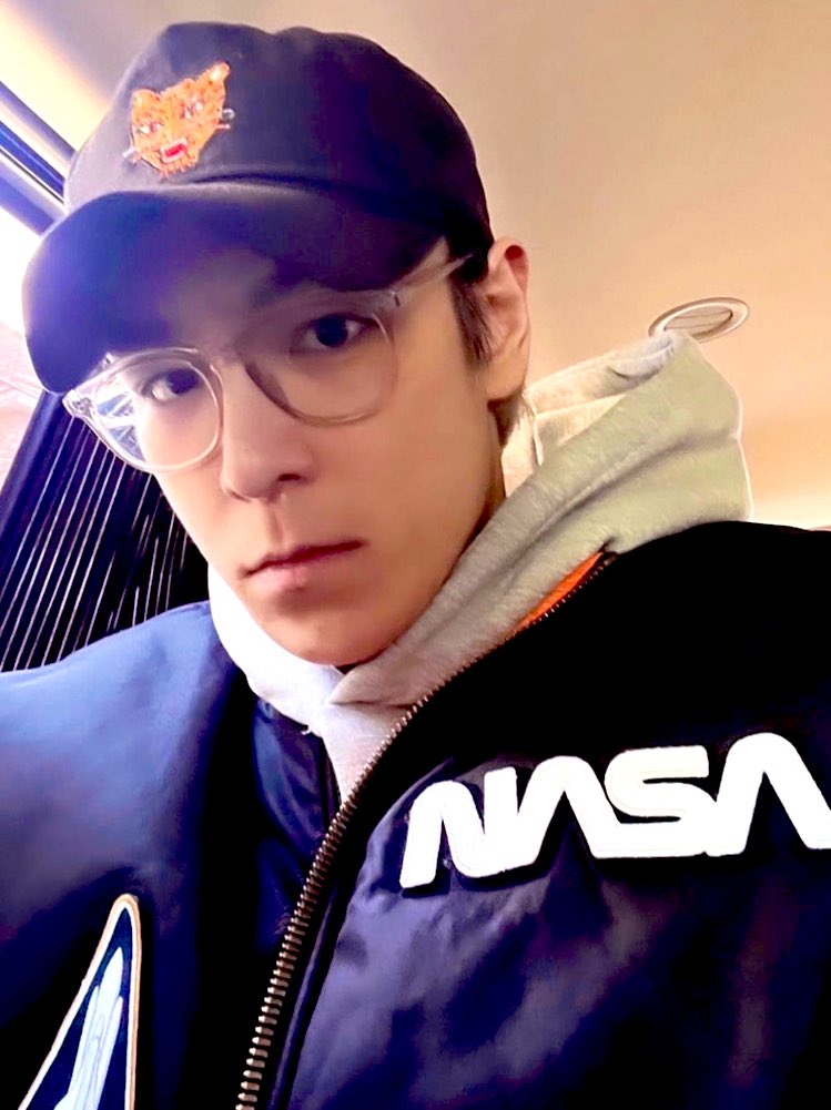 @tabisource @Twitter Hey @Twitter this man needs a topic 
#BIGBANG_TOP 
He is literally waiting to travel around the moon #dearmooncrew 
Best rapper in KPOP IMO 
Best wine maker
Best visuals IMO