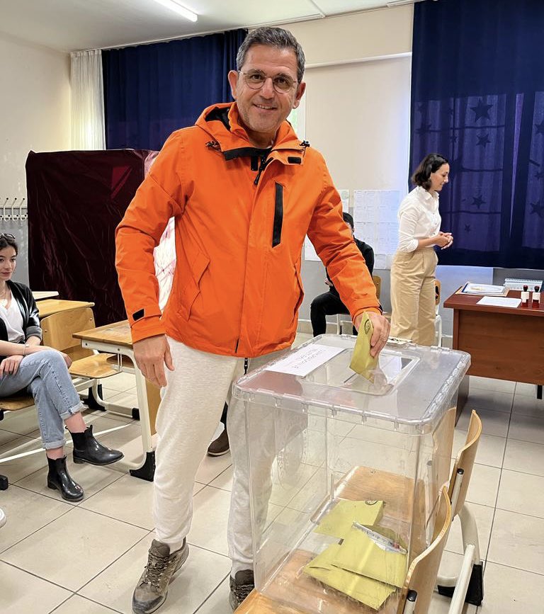 08:03’te 1032 nolu sandikta değişimden yana oyumu kullandım. Oy vermek bir vatandaşlik görevidir.