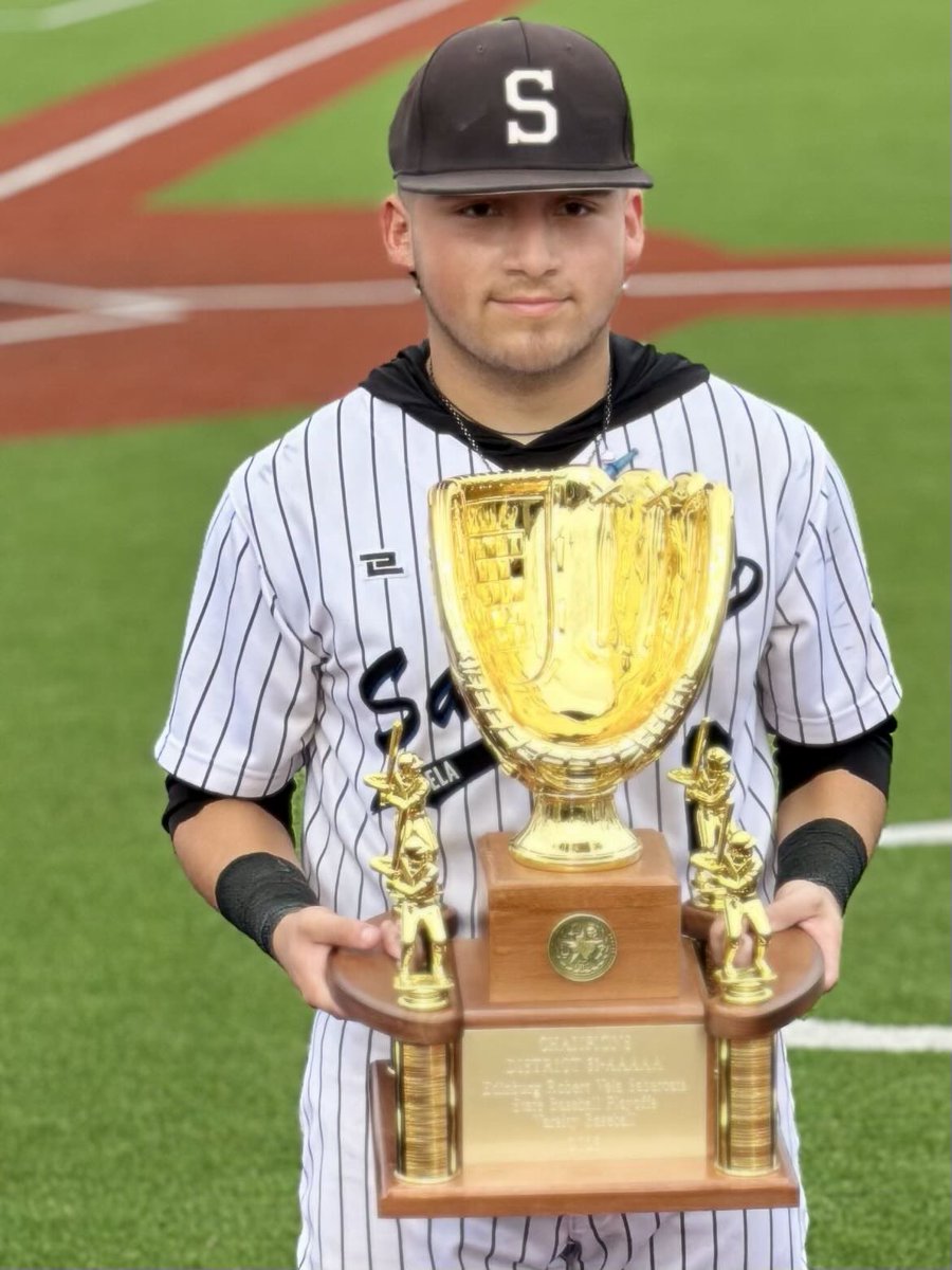 pdeltoro33's tweet photo. From Area Champs 🏆 to Prom 💙🖤 https://t.co/sB59xGt6v3