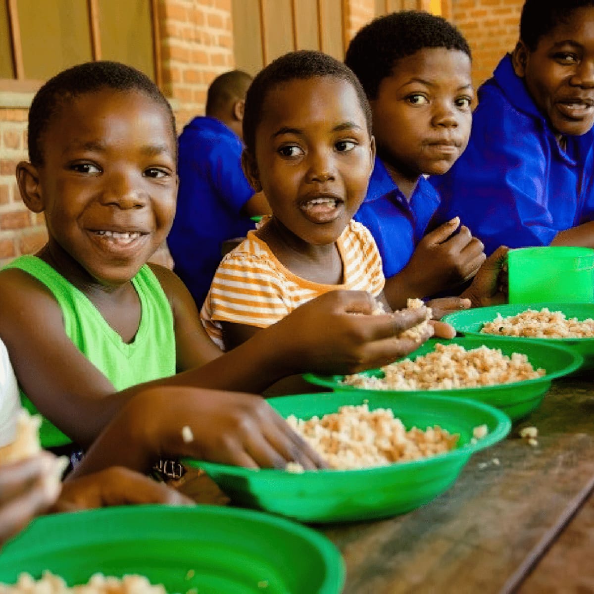 raise_hunger's tweet photo. Your donation will help provide access to food, clean water, and much-needed items, from hygiene kits to cooking equipment, to those who need it most. https://t.co/1qsJiwBdAW