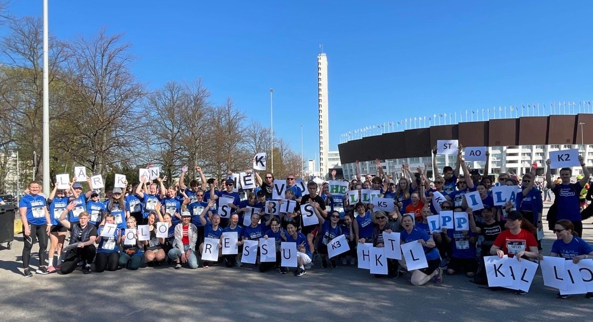 ⁦<a href="/HelsinkiOppii/">Helsinki Oppii</a>⁩ ⁦@HelsinkiLiikkuu⁩ Liikuntacoachit innostivat toisen asteen opiskelijat liikkumaan HCRD-juoksutapahtumaan!Hauska fiilis ja ⁦300 ⁦⁦<a href="/helsinki/">Helsingin kaupunki</a>⁩ -paitaista juoksijaamme saivat tilaisuuden kuuluttajan ja kanssajuoksijat iloitsemaan tiimistämme