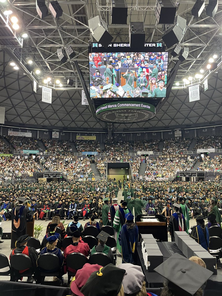 Francie_JC's tweet photo. Congratulations @uhmanoa graduates! https://t.co/LsJLTeoANP