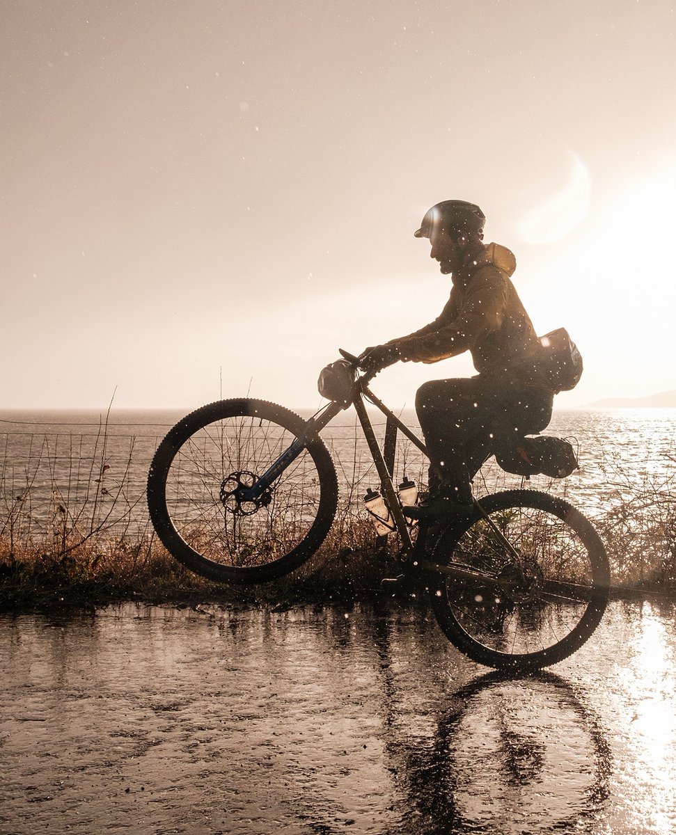 MASON_Cycles's tweet photo. Just @arrieredupeloton Tomás Montes doing his thing in Scotland for @rab.equipment on his Mason RAW.
.
.
.
#FastFar #MadeForMiles #RideDrivenDesign #MakeProgress #MasonRAW #MasonCycles8 https://t.co/6ZElTTkfYN