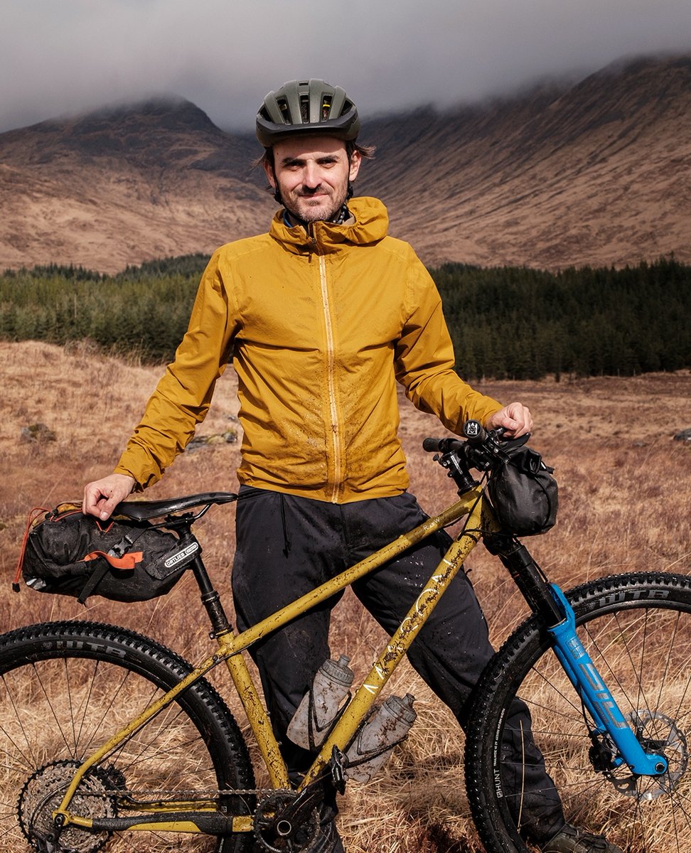MASON_Cycles's tweet photo. Just @arrieredupeloton Tomás Montes doing his thing in Scotland for @rab.equipment on his Mason RAW.
.
.
.
#FastFar #MadeForMiles #RideDrivenDesign #MakeProgress #MasonRAW #MasonCycles8 https://t.co/6ZElTTkfYN