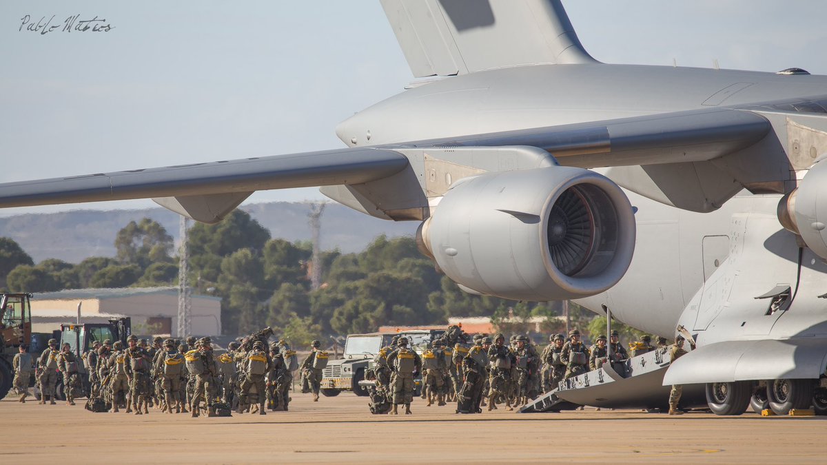 @NeiraMateos nos muestra el @BoeingDefense #C-17 Globemaster III de la @HQUSAFEAFAF que en este caso ha llevado a los paracaidistas de la #173rd Airborne Brigade #SkySoldiers de @USArmyEURAF #SwiftResponse23 #Leónspotters