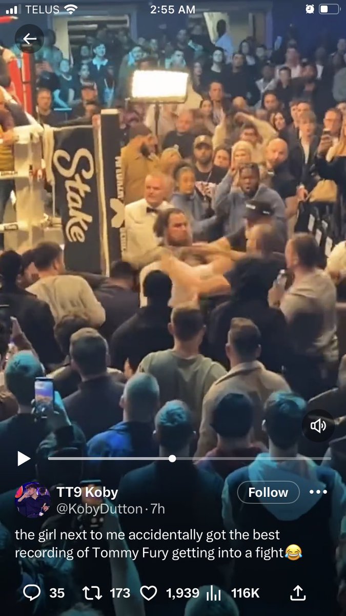 ZeusMegaLine's tweet photo. Aye yo slime @MATHHOFFA is that you and TTop at the fight ? https://t.co/FMuRbmOCvH