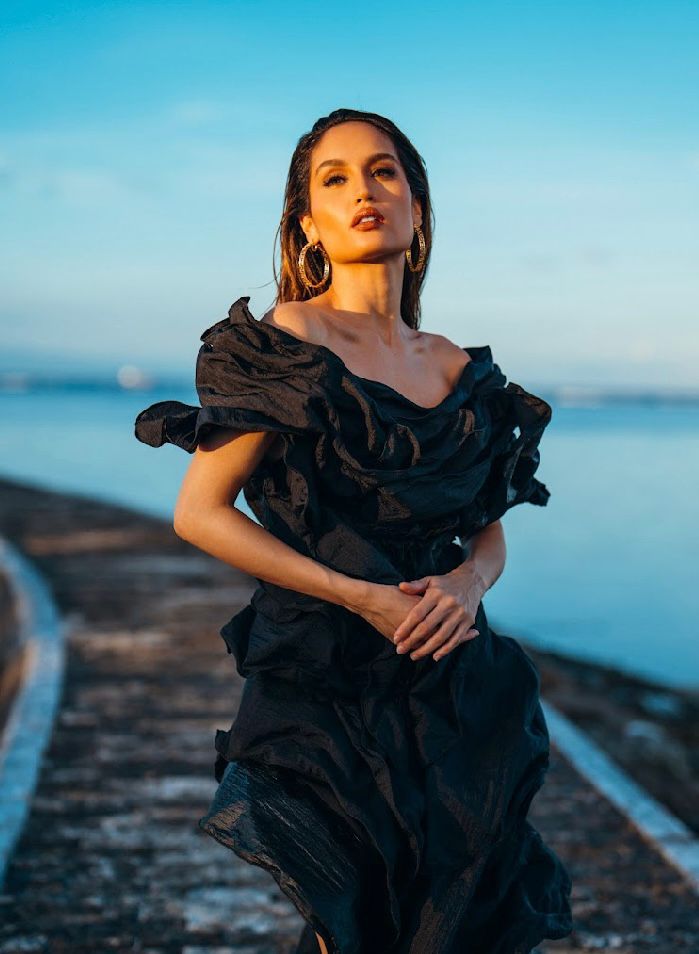 xcintakiehlx's tweet photo. Angsa hitam .. 🖤 https://t.co/Xx2u7hNlBz