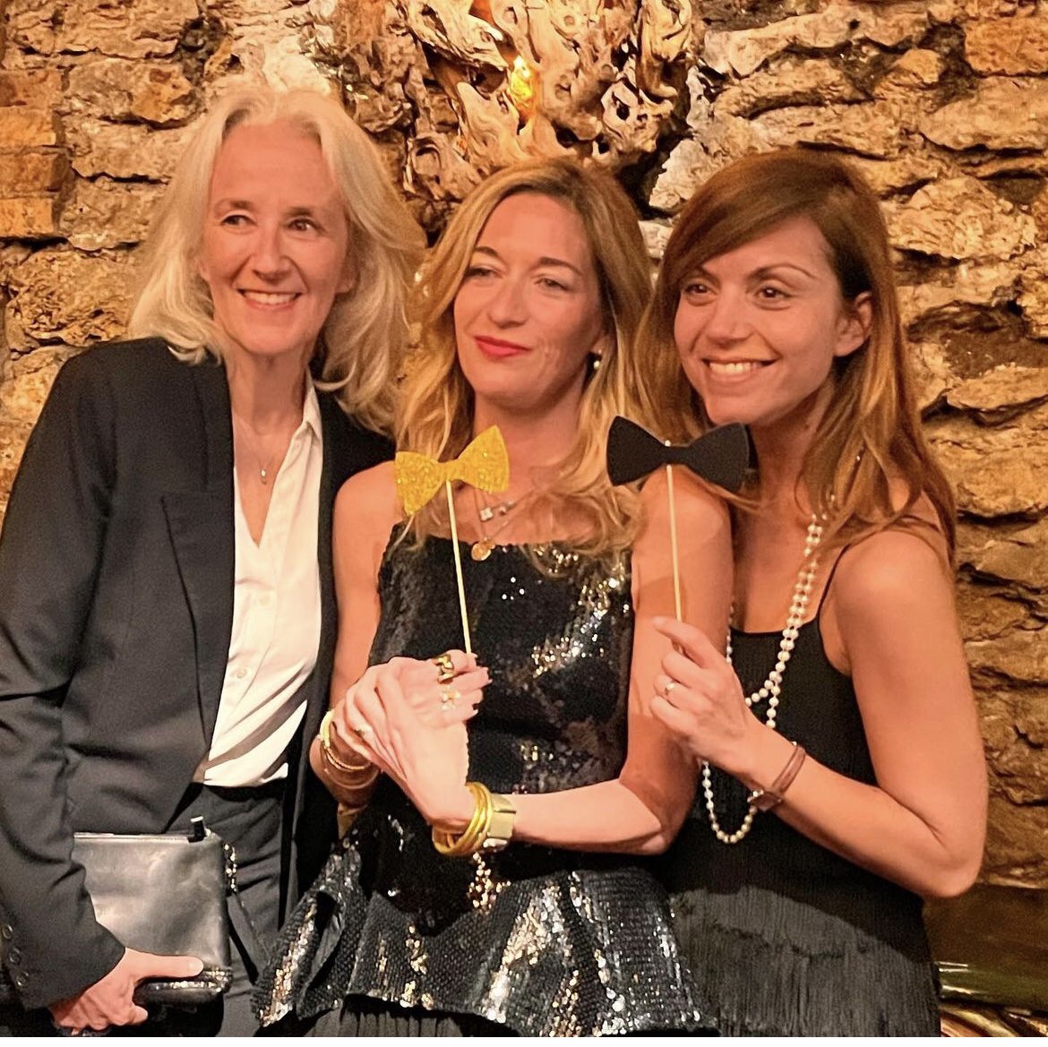 Retour en images sur le prix Maisons de la Presse remis hier soir à  #adelebreau  <a href="/TheAdele32/">Adèle Bréau</a> pour son magnifique roman #lheuredesfemmes. Bravo  @VeroniqueCardi <a href="/editionsLattes/">Éditions JC Lattès</a> Merci <a href="/aayrolles31/">Arnaud Ayrolles</a> et vos équipes, très honorée d'avoir été votre présidente 2023! #prixlitteraire