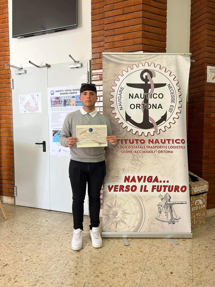 maxnoviello's tweet photo. Gara dei Nautici d’Italia, Francesco Lubrano Lavadera primo classificato - https://t.co/UfGqaUR8ic https://t.co/isQvVCbHeP