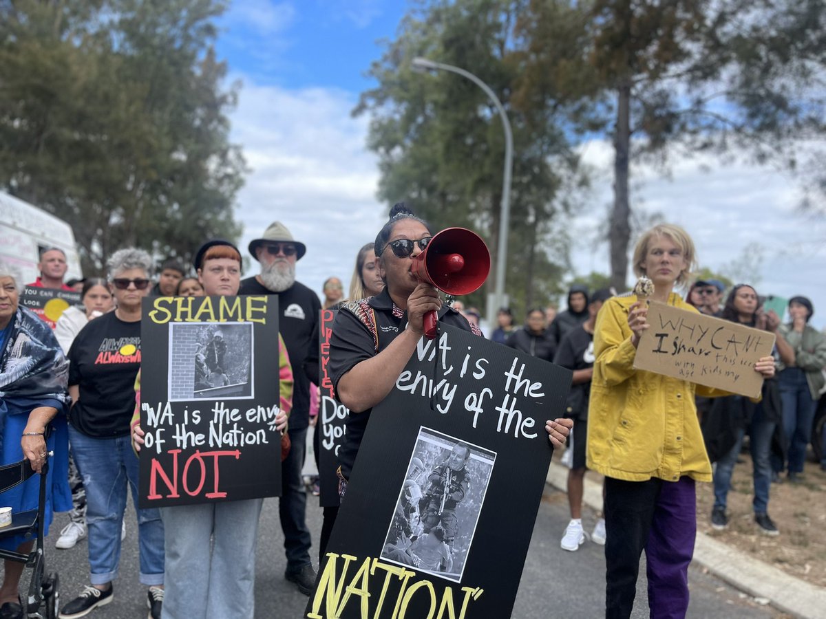 Sarah_Collard_'s tweet photo. Protest outside Banksia Hill Juvenile Detention Centre in Perth calling for more therapeutic support for young detainees and anger at prolonged lockdowns https://t.co/yVKtd59eXP