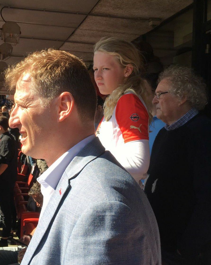 14 mei 2017.
Moederdag.
Feyenoord kampioen!

14 mei 2023.
Moederdag.
Feyenoord kampioen?

#ookeenbeetjevaderdag