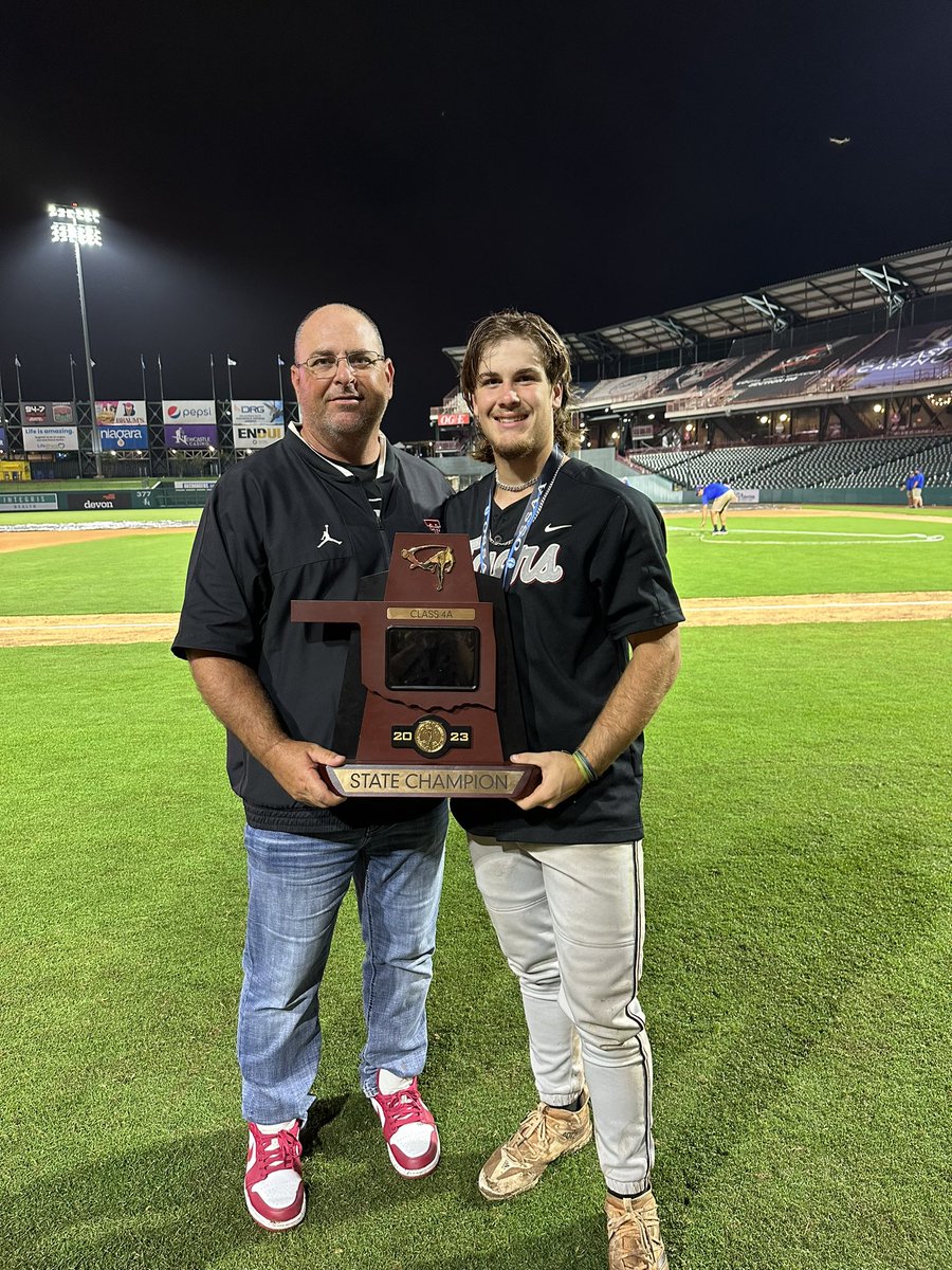 State Champion‼️ So proud of <a href="/BraylonBrooks13/">Braylon Brooks</a> and all of his teammates on a magical season!