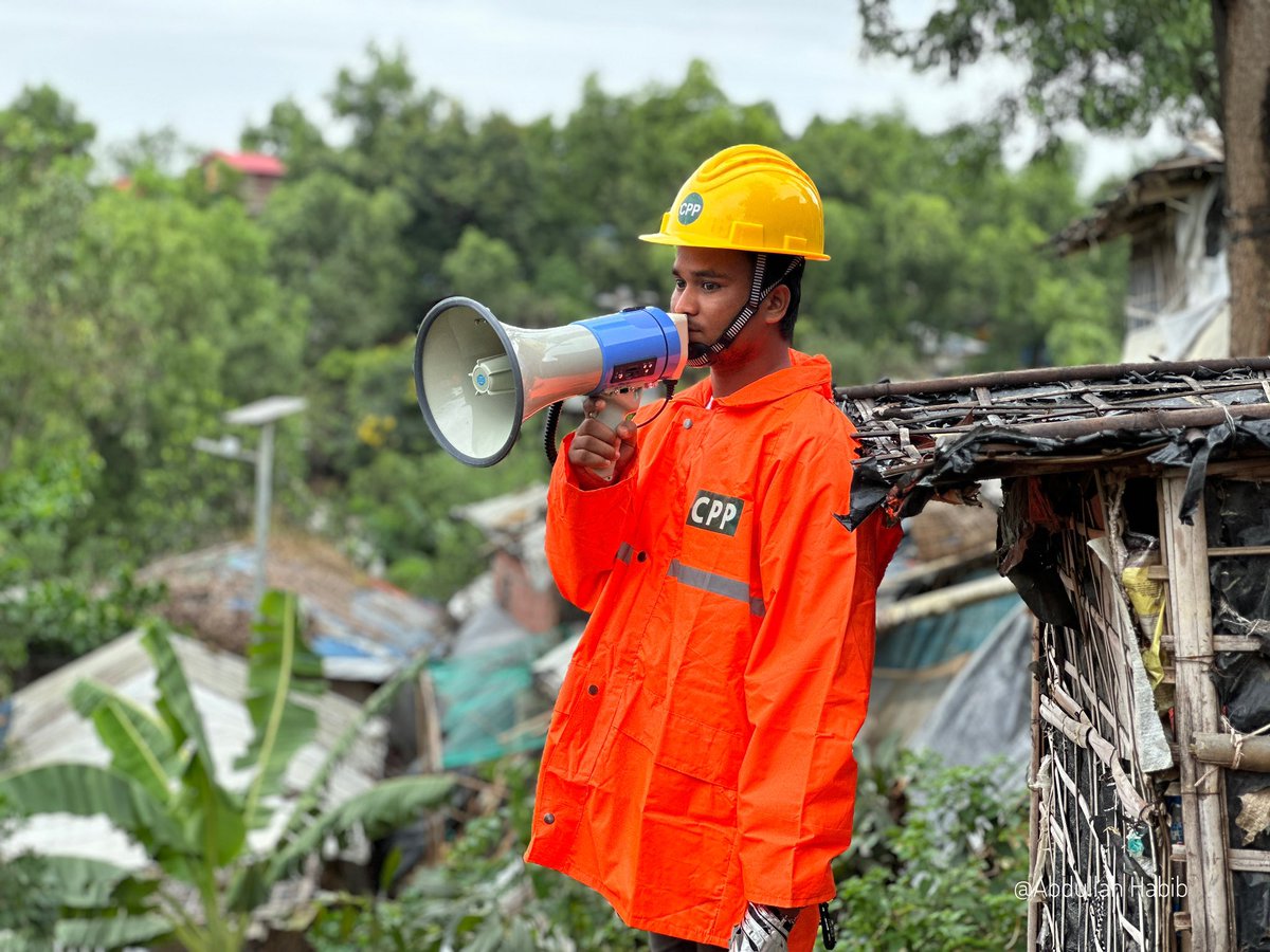 Abdulla_AH7's tweet image. 1/2

#CycloneMochaUpdate 

Rohingya volunteers (CPP) are on the ground to aware people and support in the camp. 

#Rohingyarefugeecamp #rohingyalife #documentary