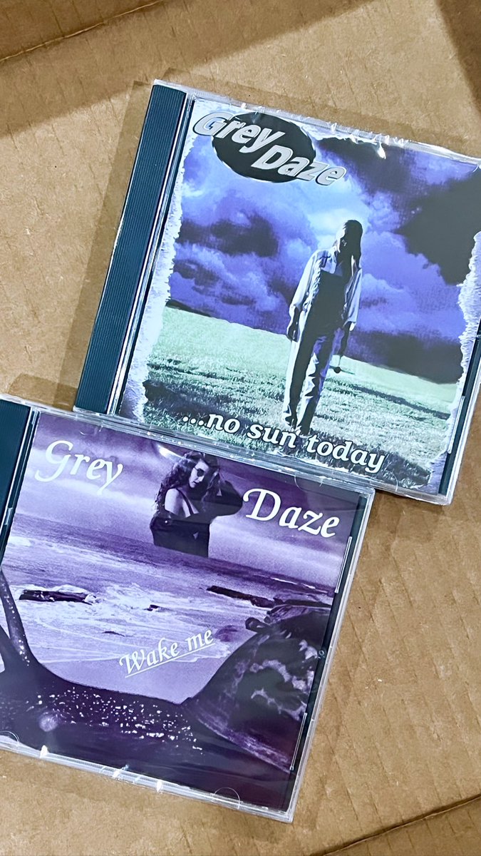 FuYiLong's tweet image. Pre-ordered these @Revolvermag exclusive @therealgreydaze Wake Me and …No Sun Today CDs plus vinyls last year and it is finally here in Singapore! 🤘🏻🇸🇬