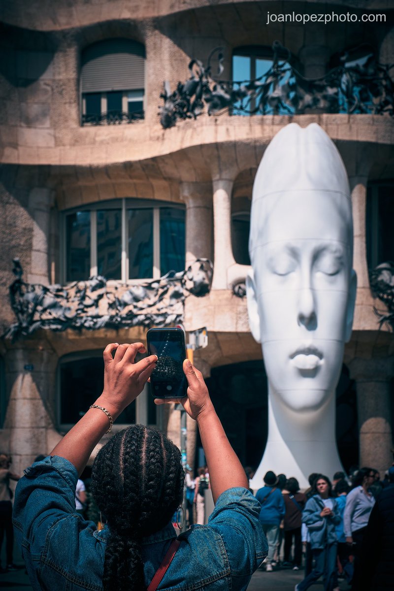 The most portrayed woman in the #city today

📸 Fujifilm X-T4

📷 Fujinon XF 16-55mm F2.8 R LM WR

#barcelona #flora #jaumeplensa #sculpture #sculpturephotography #portrait #portraitphotography #statue #art #artphotography #casamila #lapedrera #antonigaudi #architecture…